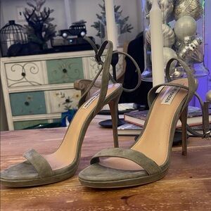 Steve Madden Elegant Mint Green Suede Women's Sandals Heels
